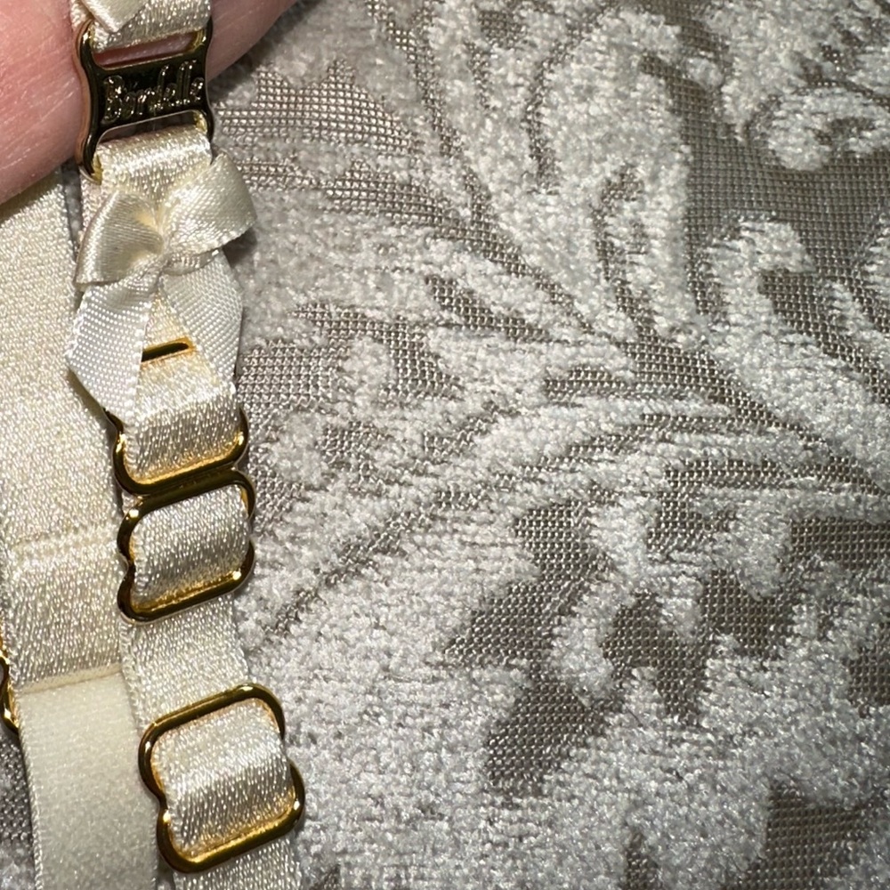 NWOT Bordelle Ivory Bondage Collar with Classic Embellishments and Bows - Picture 8 of 8